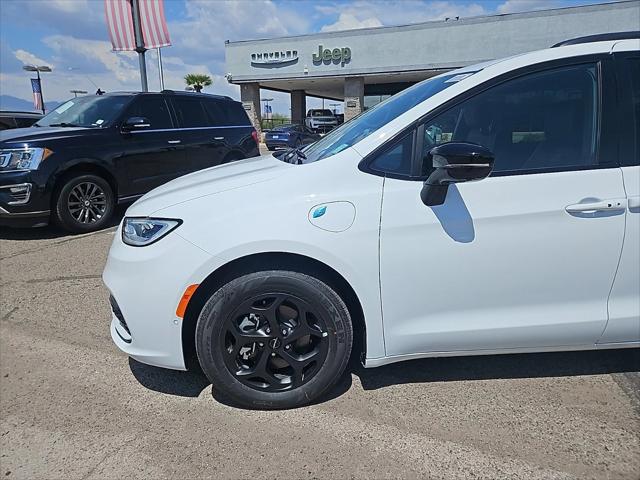 2024 Chrysler Pacifica Hybrid PACIFICA PLUG-IN HYBRID PREMIUM S APPEARANCE