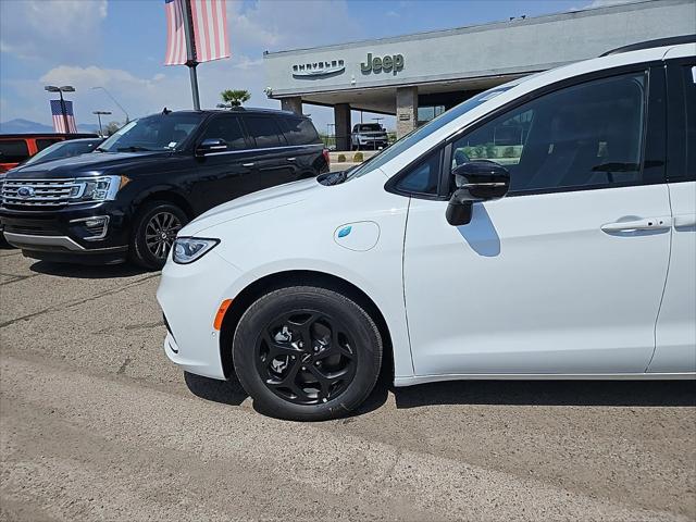 2024 Chrysler Pacifica Hybrid PACIFICA PLUG-IN HYBRID PREMIUM S APPEARANCE