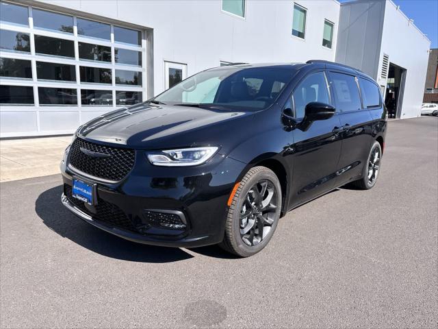 2024 Chrysler Pacifica PACIFICA TOURING L