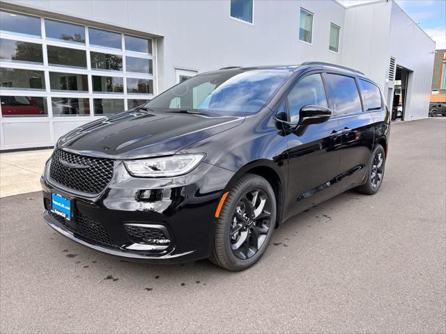 2024 Chrysler Pacifica PACIFICA TOURING L