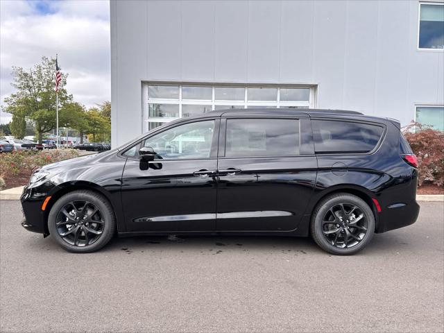 2024 Chrysler Pacifica PACIFICA TOURING L