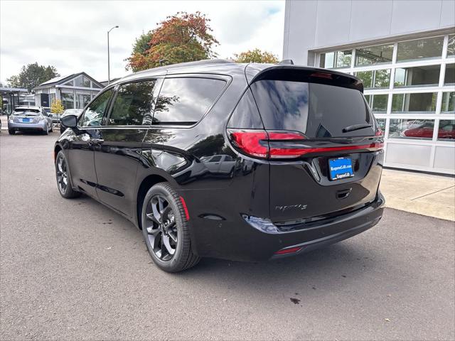 2024 Chrysler Pacifica PACIFICA TOURING L