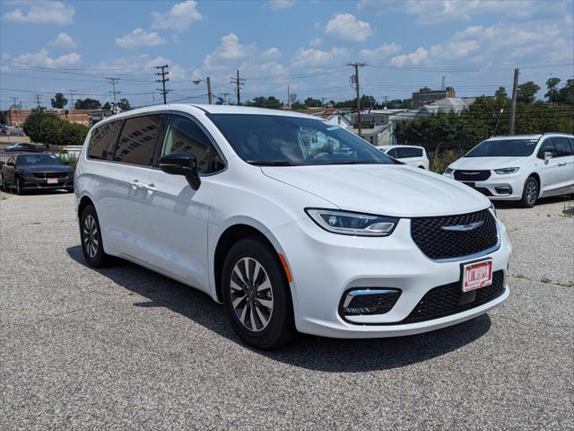 2024 Chrysler Pacifica Hybrid PACIFICA PLUG-IN HYBRID SELECT