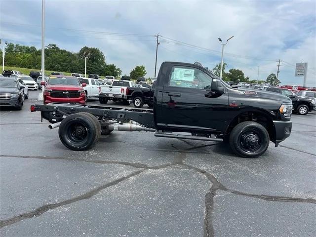 2024 RAM Ram 3500 Chassis Cab RAM 3500 TRADESMAN CHASSIS REGULAR CAB 4X4 60 CA