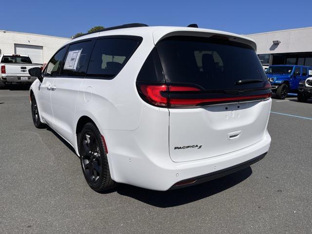 2024 Chrysler Pacifica PACIFICA TOURING L