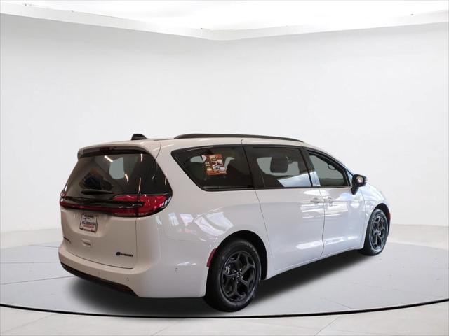 2024 Chrysler Pacifica Hybrid PACIFICA PLUG-IN HYBRID PREMIUM S APPEARANCE