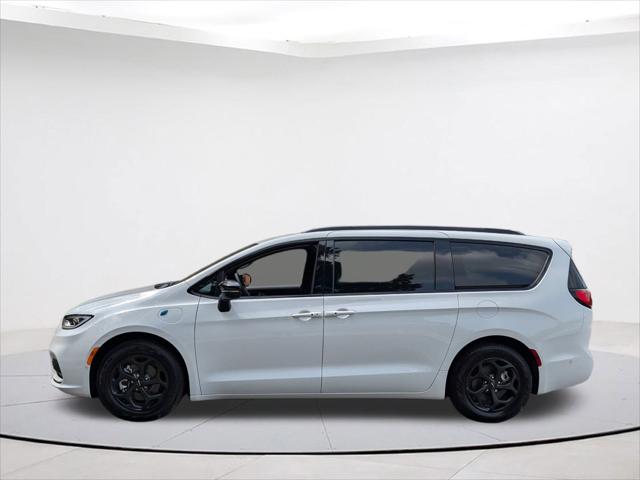 2024 Chrysler Pacifica Hybrid PACIFICA PLUG-IN HYBRID PREMIUM S APPEARANCE