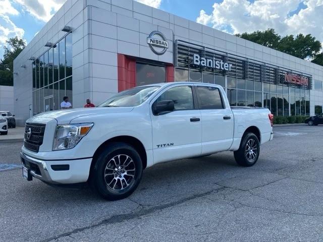 2022 Nissan TITAN Crew Cab SV 4x2