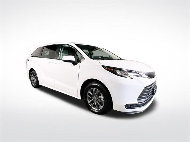 2022 Toyota Sienna LE