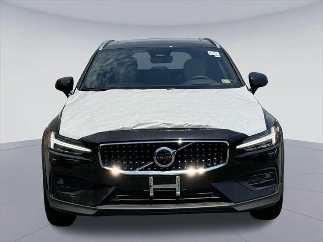 2024 Volvo V60 Cross Country B5 Ultimate