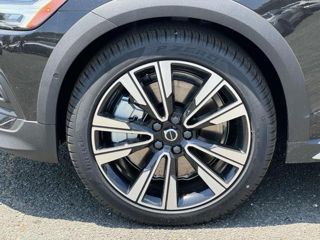2024 Volvo V60 Cross Country B5 Ultimate