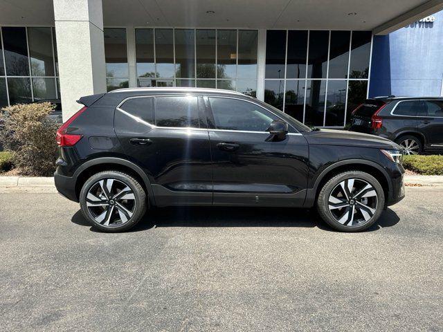 2024 Volvo XC40 B5 Plus Bright Theme