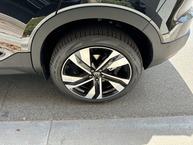 2024 Volvo XC40 B5 Plus Bright Theme
