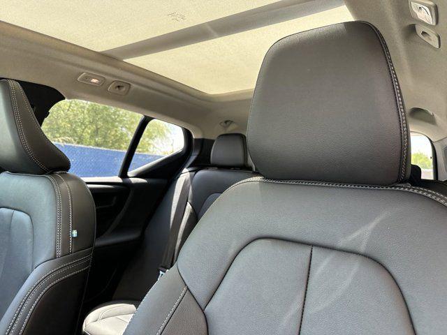 2024 Volvo XC40 B5 Plus Bright Theme