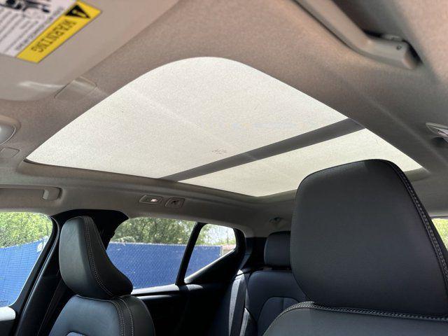 2024 Volvo XC40 B5 Plus Bright Theme