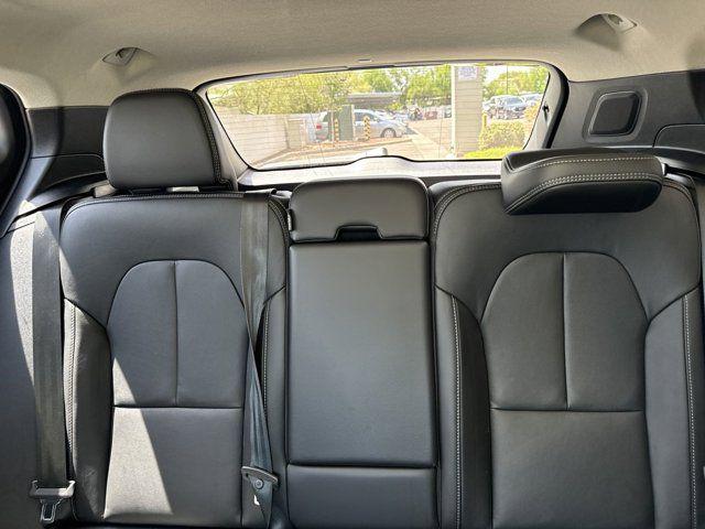 2024 Volvo XC40 B5 Plus Bright Theme