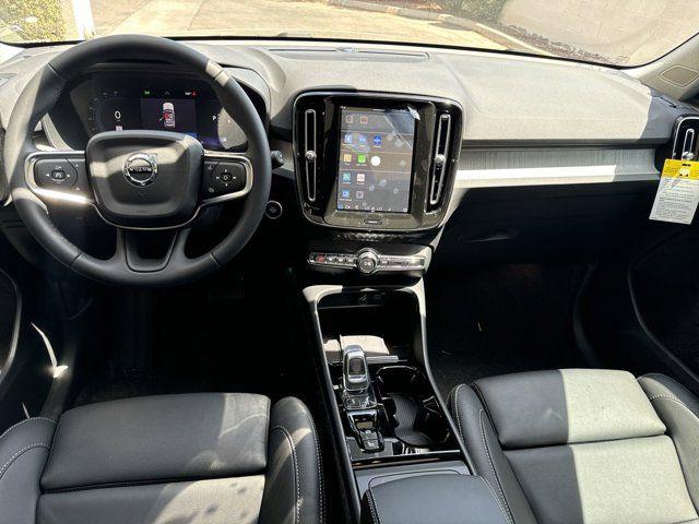 2024 Volvo XC40 B5 Plus Bright Theme