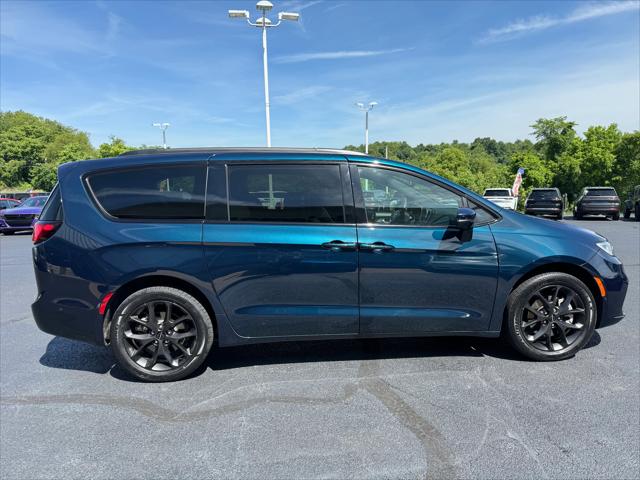 2022 Chrysler Pacifica Limited AWD