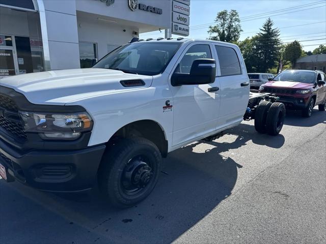 2024 RAM Ram 3500 Chassis Cab RAM 3500 TRADESMAN CREW CAB CHASSIS 4X4 60 CA