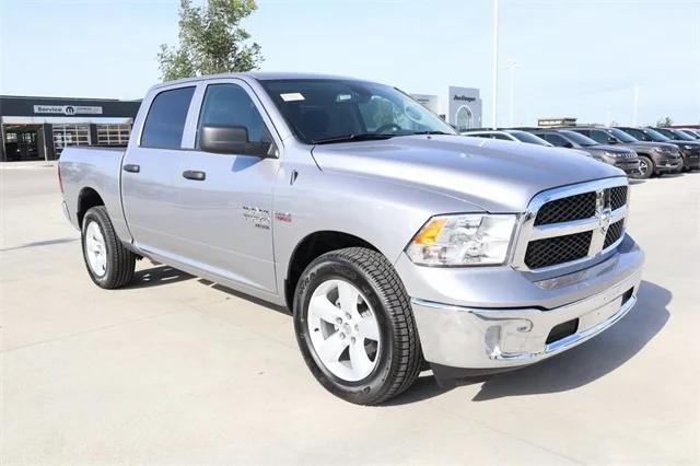 2024 RAM Ram 1500 Classic RAM 1500 CLASSIC TRADESMAN CREW CAB 4X4 57 BOX