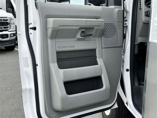 2025 Ford E-350 Cutaway Base