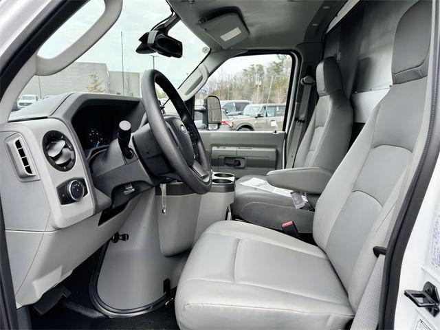 2025 Ford E-350 Cutaway Base