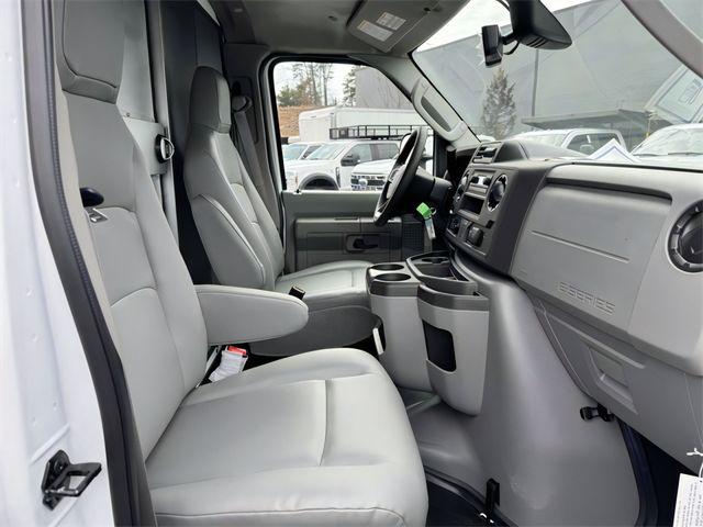 2025 Ford E-350 Cutaway Base