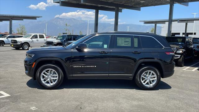2024 Jeep Grand Cherokee GRAND CHEROKEE LAREDO X 4X4
