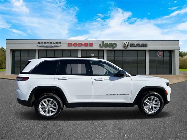 2024 Jeep Grand Cherokee GRAND CHEROKEE LAREDO X 4X4