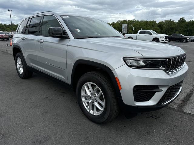 2024 Jeep Grand Cherokee GRAND CHEROKEE LAREDO X 4X4