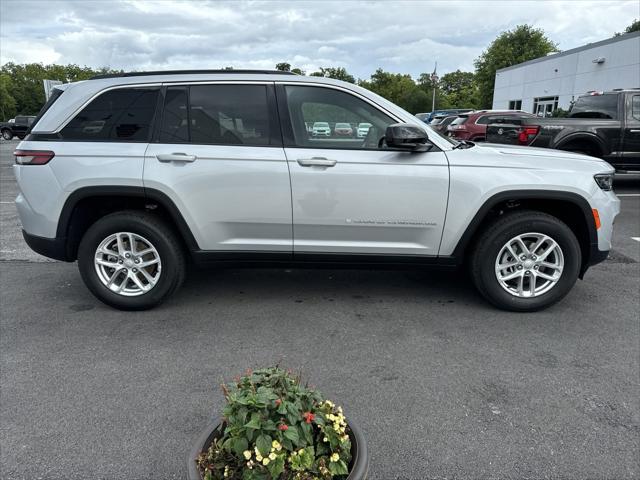 2024 Jeep Grand Cherokee GRAND CHEROKEE LAREDO X 4X4