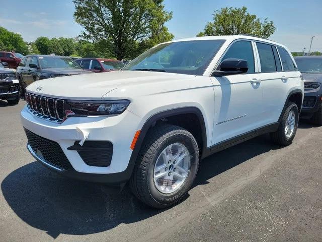 2024 Jeep Grand Cherokee GRAND CHEROKEE LAREDO 4X4