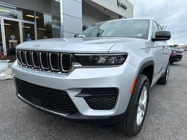 2024 Jeep Grand Cherokee GRAND CHEROKEE LAREDO X 4X4