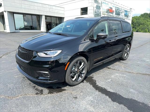 2024 Chrysler Pacifica PACIFICA TOURING L