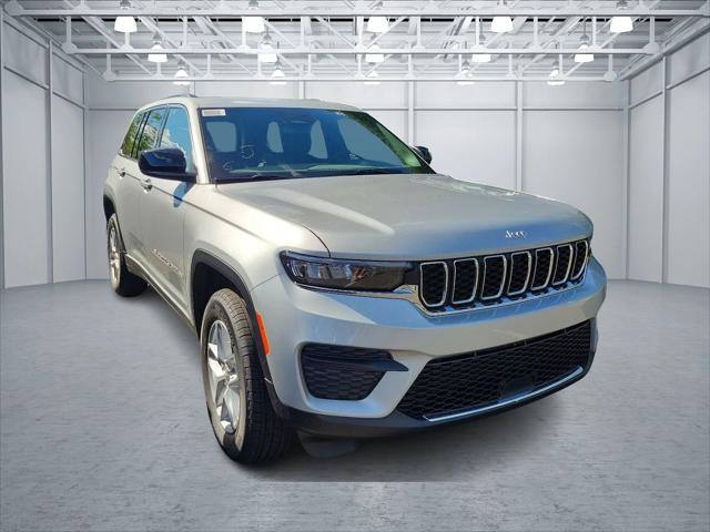 2024 Jeep Grand Cherokee GRAND CHEROKEE LAREDO X 4X4