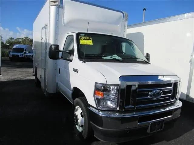 2024 Ford E-450 Cutaway Base