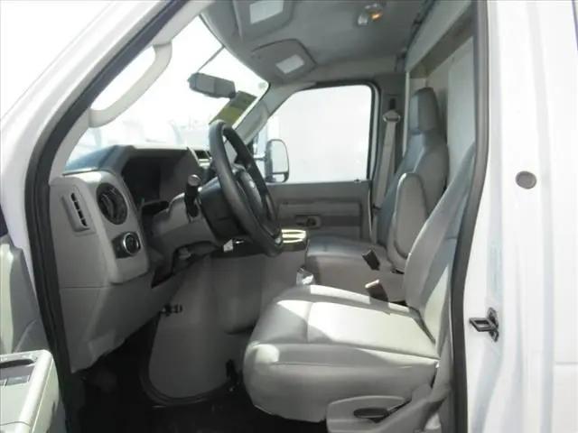 2024 Ford E-450 Cutaway Base