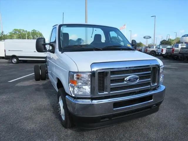 2024 Ford E-450 Cutaway Base