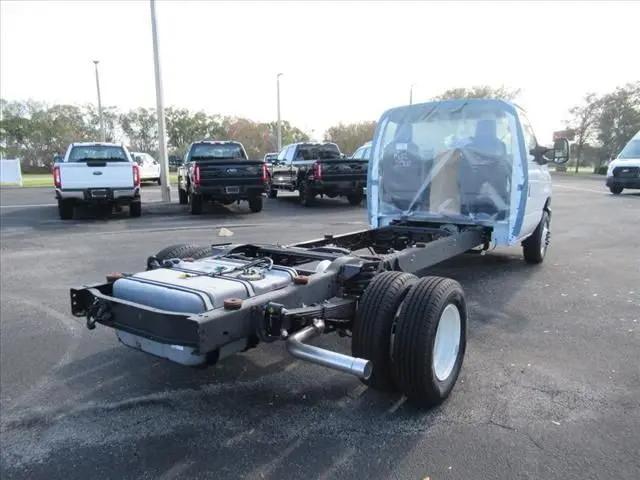 2024 Ford E-450 Cutaway Base