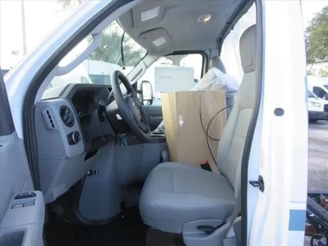 2024 Ford E-450 Cutaway Base