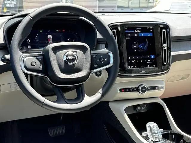2024 Volvo XC40 B5 Plus Bright Theme