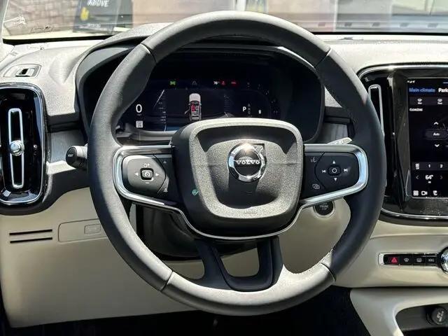 2024 Volvo XC40 B5 Plus Bright Theme