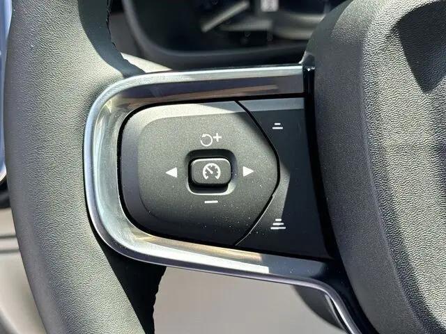 2024 Volvo XC40 B5 Plus Bright Theme