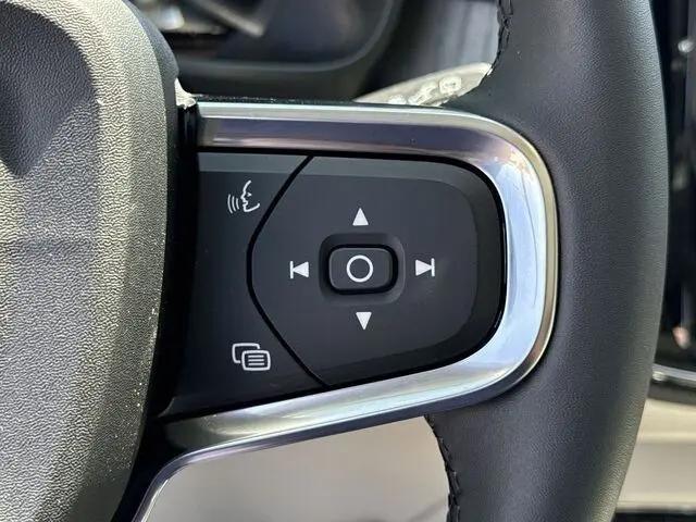 2024 Volvo XC40 B5 Plus Bright Theme