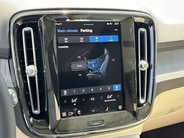 2024 Volvo XC40 B5 Plus Bright Theme