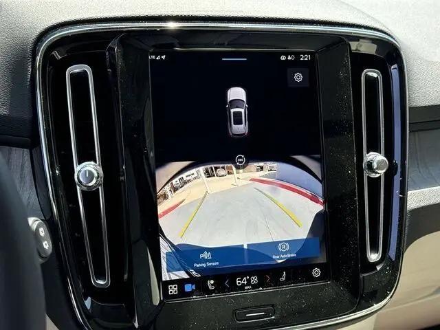 2024 Volvo XC40 B5 Plus Bright Theme
