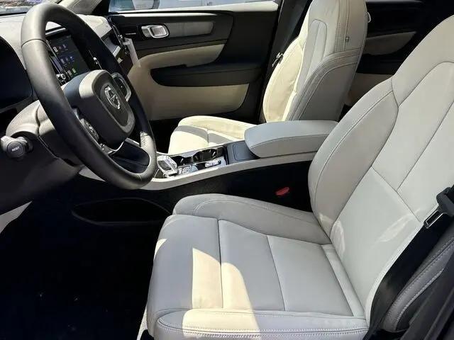 2024 Volvo XC40 B5 Plus Bright Theme