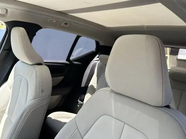 2024 Volvo XC40 B5 Plus Bright Theme