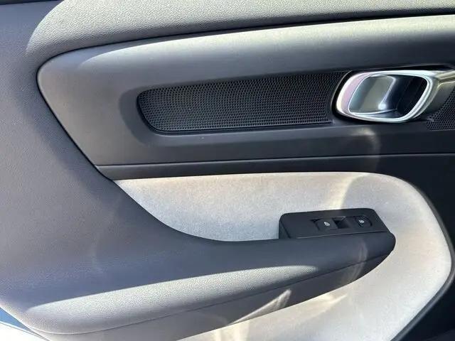 2024 Volvo XC40 B5 Plus Bright Theme