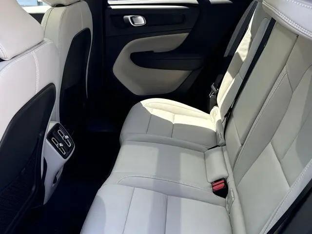 2024 Volvo XC40 B5 Plus Bright Theme